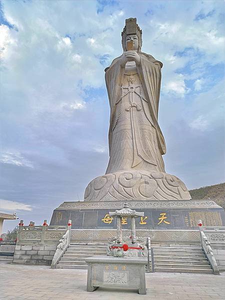 後龍山邊媽-後龍清海宮於民國105年10月完成高32米聖顏莊