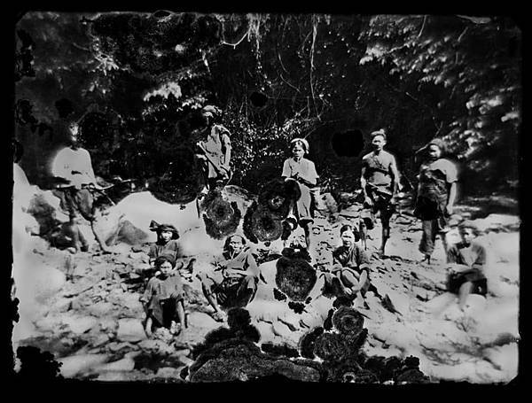 晚清台灣玻璃版原件是對台灣歷史影像收藏中最重要的珍品,全部都 晚清台灣玻璃版原件是對台灣歷史影像收藏中最重要的珍品,全部都