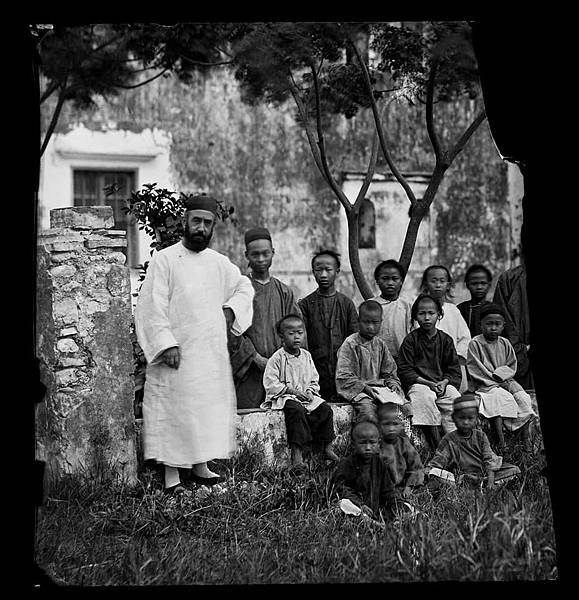 晚清台灣玻璃版原件是對台灣歷史影像收藏中最重要的珍品,全部都 晚清台灣玻璃版原件是對台灣歷史影像收藏中最重要的珍品,全部都