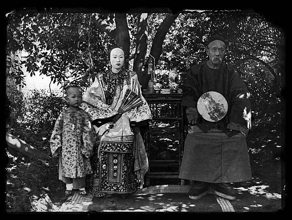 晚清台灣玻璃版原件是對台灣歷史影像收藏中最重要的珍品,全部都 晚清台灣玻璃版原件是對台灣歷史影像收藏中最重要的珍品,全部都