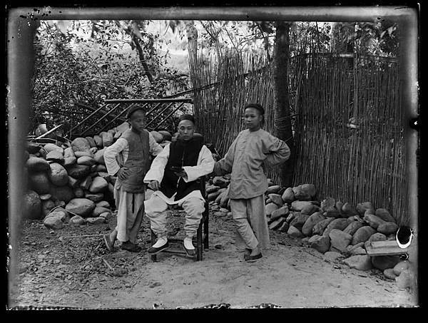 晚清台灣玻璃版原件是對台灣歷史影像收藏中最重要的珍品,全部都 晚清台灣玻璃版原件是對台灣歷史影像收藏中最重要的珍品,全部都