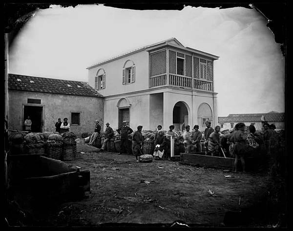 晚清台灣玻璃版原件是對台灣歷史影像收藏中最重要的珍品,全部都 晚清台灣玻璃版原件是對台灣歷史影像收藏中最重要的珍品,全部都