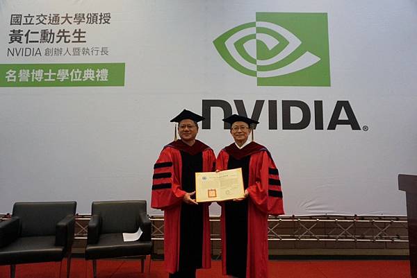 輝達（NVIDIA）創辦人黃仁勳獲頒交大名譽博士-美國輝達無