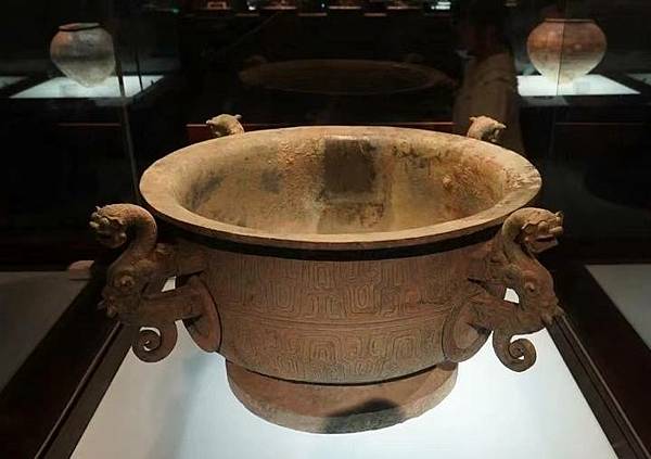 齊侯匜/齊侯盤/齊侯寶盂-齊侯盂-洛陽地區所發現最大的青銅器 齊侯匜/齊侯盤/齊侯寶盂-齊侯盂-洛陽地區所發現最大的青銅器