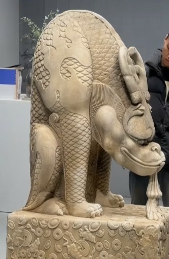 石雕吸水獸有兩個意義:一、為吉祥之瑞獸;二、為仁慈之瑞獸。瑞 石雕吸水獸有兩個意義:一、為吉祥之瑞獸;二、為仁慈之瑞獸。瑞