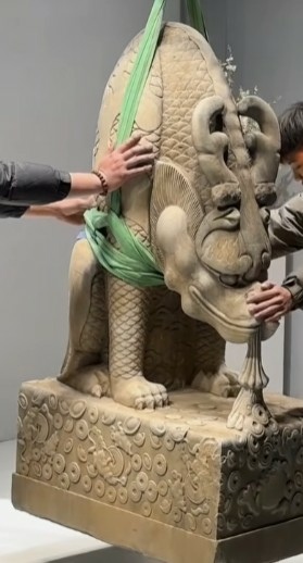 石雕吸水獸有兩個意義:一、為吉祥之瑞獸;二、為仁慈之瑞獸。瑞 石雕吸水獸有兩個意義:一、為吉祥之瑞獸;二、為仁慈之瑞獸。瑞