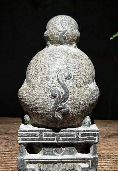 石雕吸水獸有兩個意義:一、為吉祥之瑞獸;二、為仁慈之瑞獸。瑞 石雕吸水獸有兩個意義:一、為吉祥之瑞獸;二、為仁慈之瑞獸。瑞