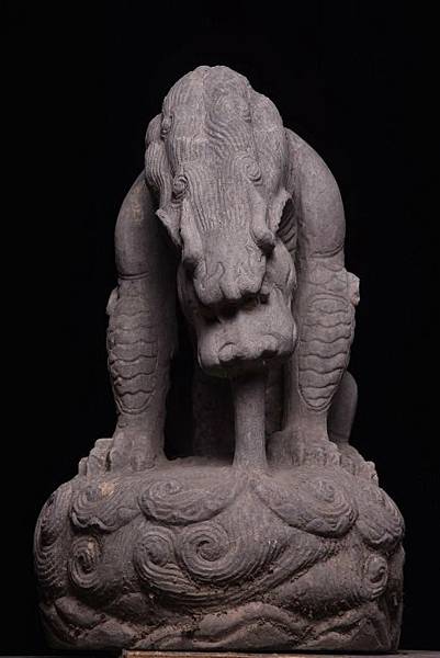 石雕吸水獸有兩個意義:一、為吉祥之瑞獸;二、為仁慈之瑞獸。瑞 石雕吸水獸有兩個意義:一、為吉祥之瑞獸;二、為仁慈之瑞獸。瑞