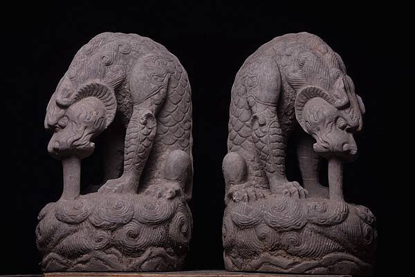 石雕吸水獸有兩個意義:一、為吉祥之瑞獸;二、為仁慈之瑞獸。瑞 石雕吸水獸有兩個意義:一、為吉祥之瑞獸;二、為仁慈之瑞獸。瑞