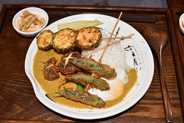 【屏東美食】頑咖カレー，屏東蔬食咖哩天婦羅專賣店，日式木造建