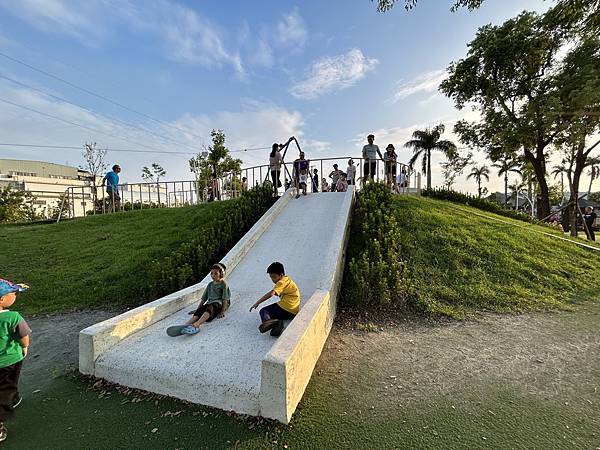 【屏東景點】屏東縣民公園～親子同遊免費景點，大人可以散步運動