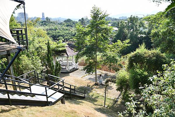 【台南楠西區】窯窯woody ～窯烤美食很好吃，有大草皮、滑