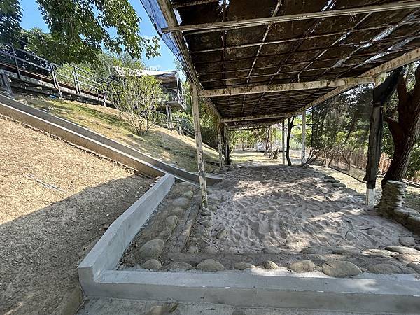 【台南楠西區】窯窯woody ～窯烤美食很好吃，有大草皮、滑