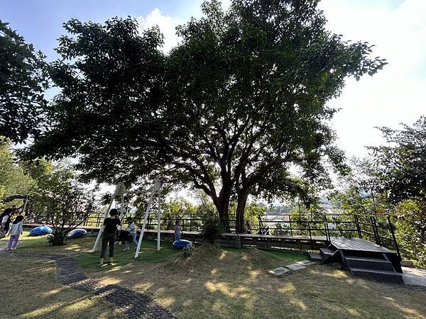 【台南楠西區】窯窯woody ～窯烤美食很好吃，有大草皮、滑