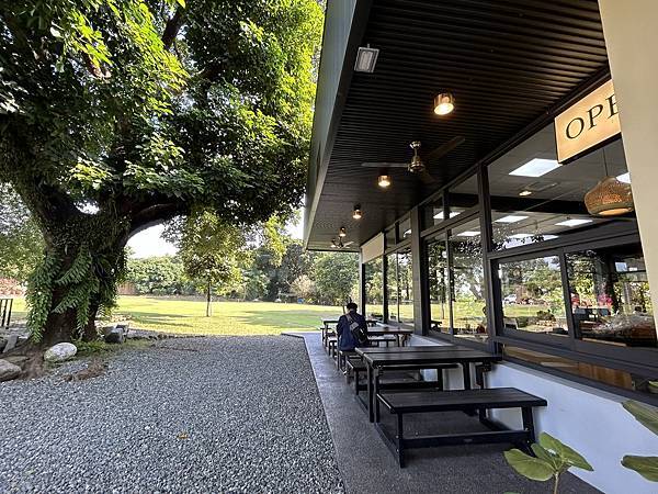 【台南楠西區】窯窯woody ～窯烤美食很好吃，有大草皮、滑