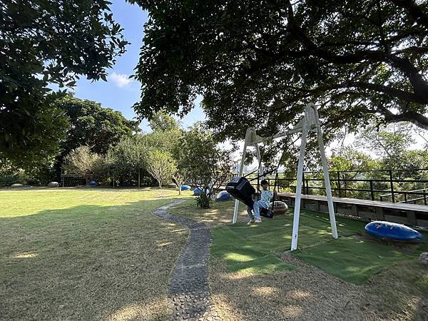 【台南楠西區】窯窯woody ～窯烤美食很好吃，有大草皮、滑