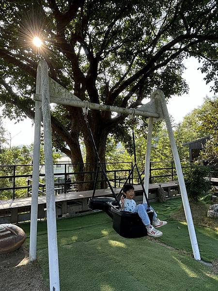 【台南楠西區】窯窯woody ～窯烤美食很好吃，有大草皮、滑