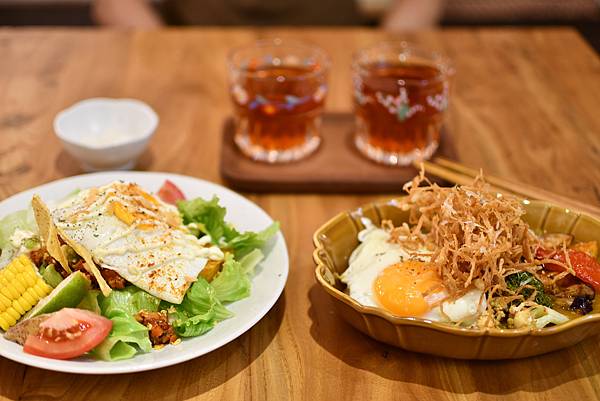 【台南北區】Saki咲咖啡～日式氛圍的蔬食咖啡店，咖哩飯及塔