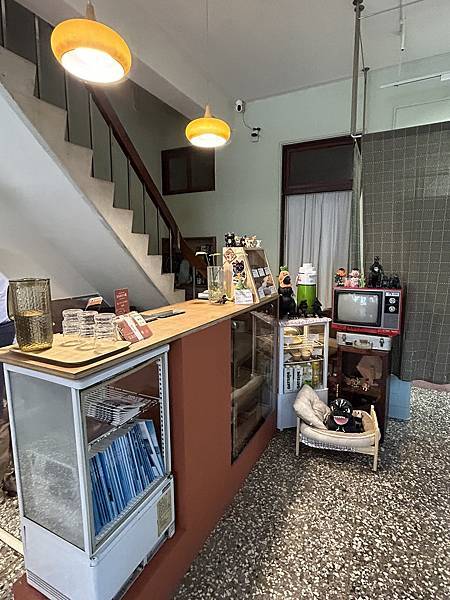 【台南中西區】吃貨製造所 Roar Factory～復古可愛的麵包‧早午餐‧甜點店。