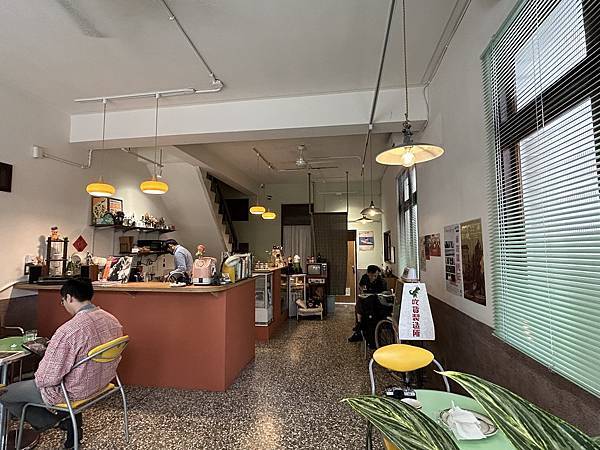 【台南中西區】吃貨製造所 Roar Factory～復古可愛的麵包‧早午餐‧甜點店。