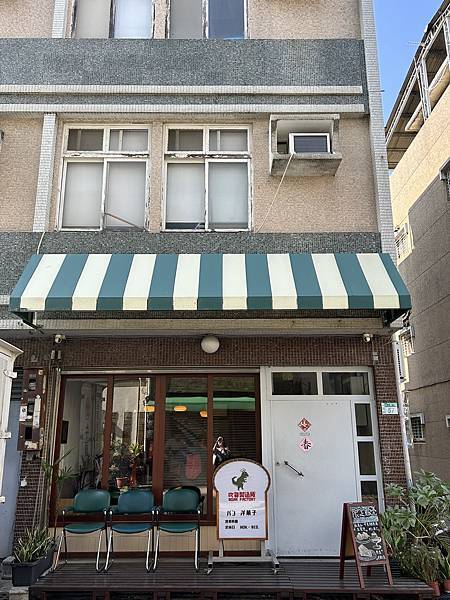 【台南中西區】吃貨製造所 Roar Factory～復古可愛的麵包‧早午餐‧甜點店。