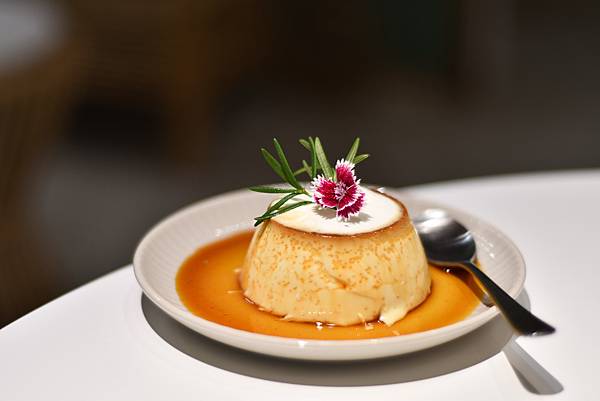 【台南中西區】本植咖啡～森林系花藝咖啡店，是女孩們的秘密花園