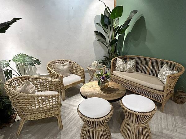 【台南中西區】本植咖啡～森林系花藝咖啡店，是女孩們的秘密花園