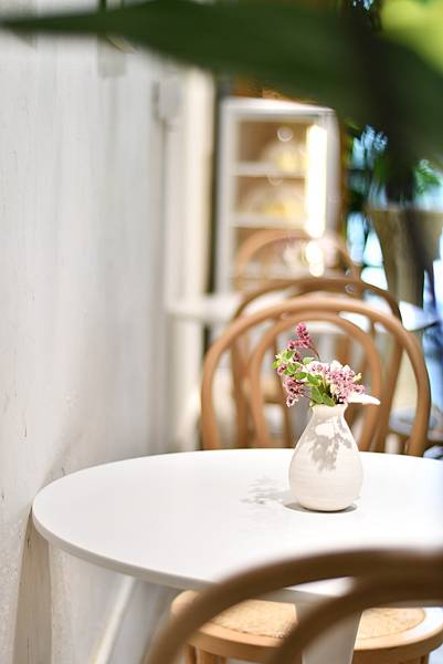 【台南中西區】本植咖啡～森林系花藝咖啡店，是女孩們的秘密花園