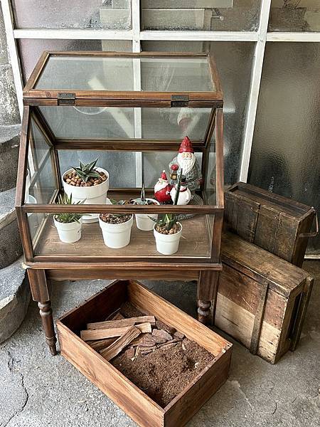 【台南中西區】本植咖啡～森林系花藝咖啡店，是女孩們的秘密花園