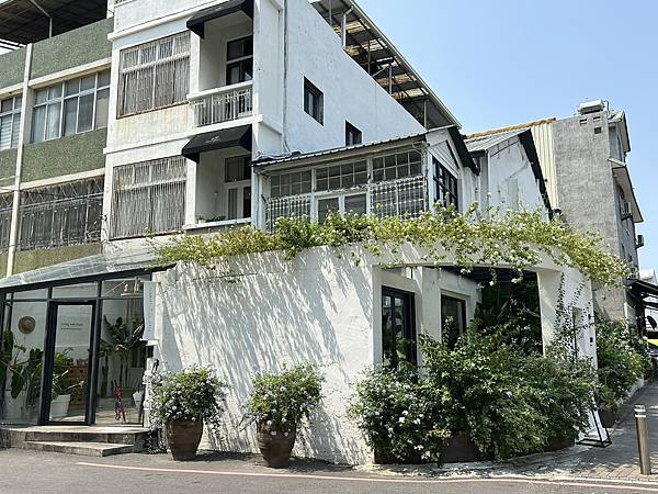 【台南中西區】本植咖啡～森林系花藝咖啡店，是女孩們的秘密花園