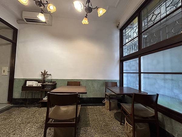 【台南中西區】海安路巷弄裡的咖哩專賣店，老宅的用餐氛圍很讚，