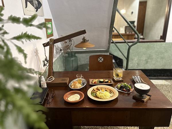 【台南中西區】海安路巷弄裡的咖哩專賣店，老宅的用餐氛圍很讚，