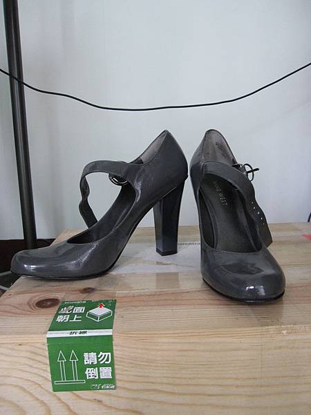 2.NINE WEST，灰色，size6.5，穿過一次。