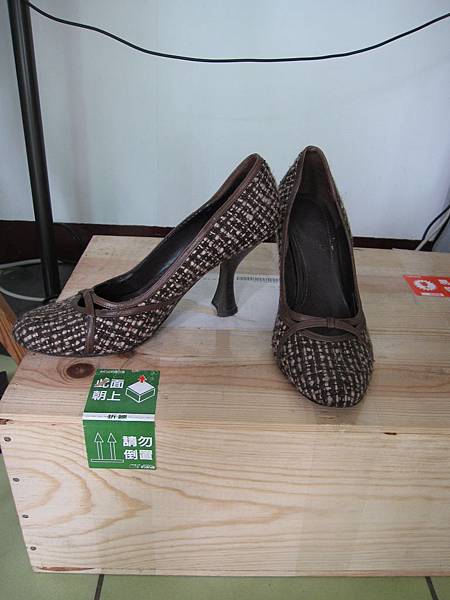 9.NINE WEST，咖啡格布面，size7，七成新。