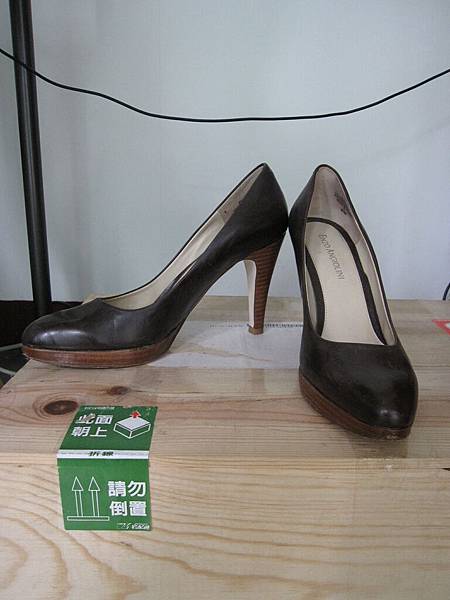 3.ANZO ANGIOLINI，咖啡，size6，全新。