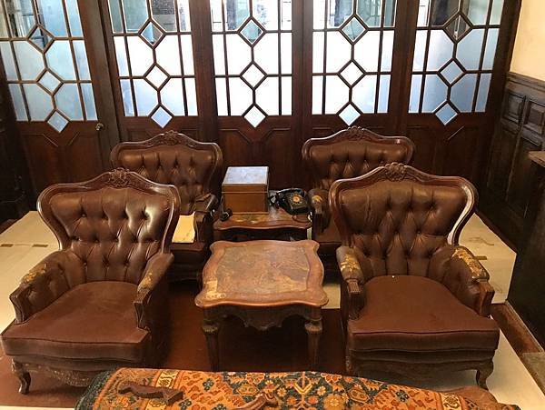 〔耐舒沙發〕新竹北埔古蹟 姜阿新洋樓 骨董沙發換牛皮