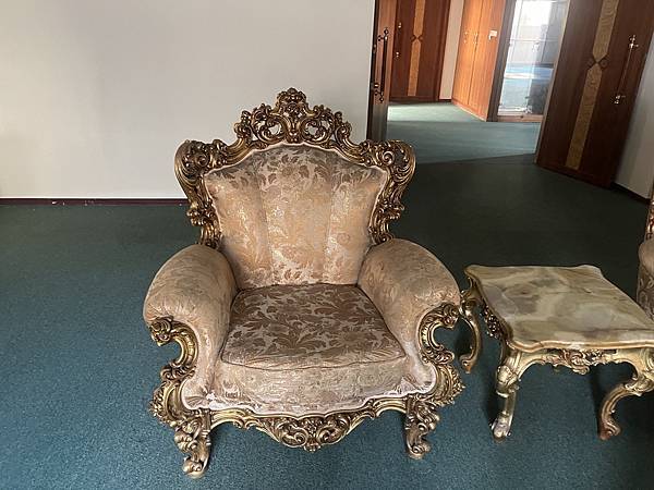 【台中沙發修理】經典雕花貴族沙發翻新成果分享｜耐舒沙發（南區