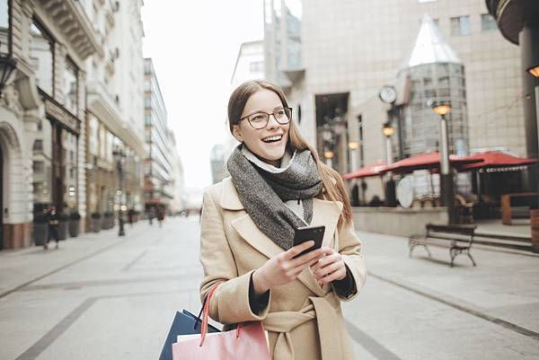 woman-in-brown-coat-and-gray-scarf-holding-shopping-bags-3784394.jpg