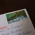 裝有明信片的反貼郵票信封