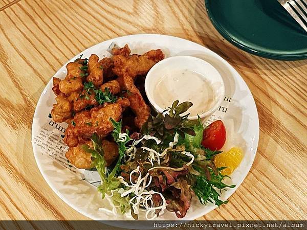 台中美食 ◎ 南區－啃鶏食光|惦惦奶酪俱樂部|晌午日常