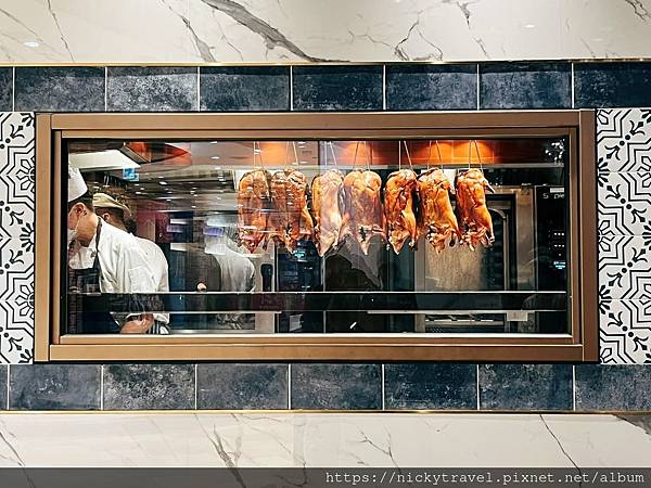 高雄美食 ◎ 前鎮區 － 上菜 片皮鴨專賣店 高雄夢時代