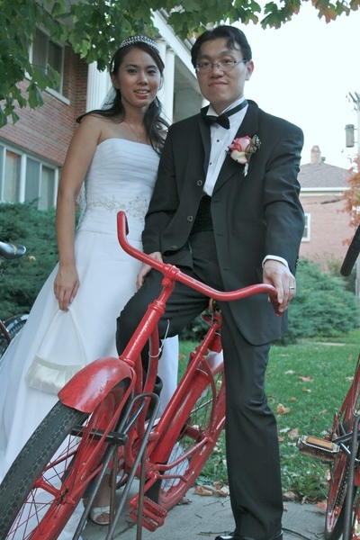 小白宮外景 紅通通的喜氣腳踏車 (不知道是不是Madison的特產)