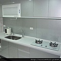 2011-09土城學府路(蘇小姐)-L型-251cm廚房L型另一邊-瓦斯爐+水槽+小電器櫃+烘碗機+隱藏式油機.jpg