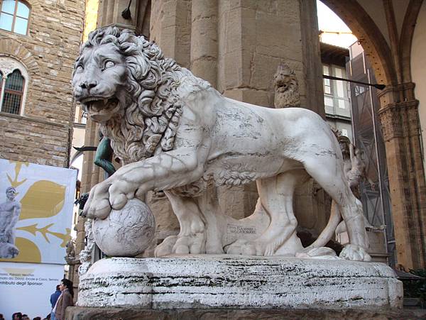 獅子雕像