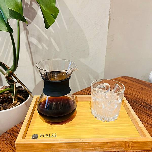 巨蛋後面的隱藏版不限時咖啡廳 - HAUS COFFEE