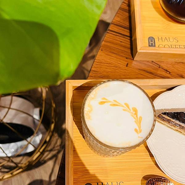 巨蛋後面的隱藏版不限時咖啡廳 - HAUS COFFEE