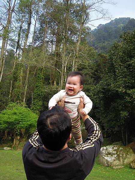 舉高高，笑呵呵