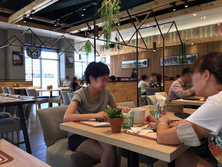 Roots Cafe華泰名品城1.jpg