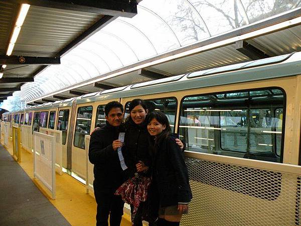 三位觀光客與monorail