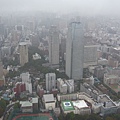 下雨霧濛濛的東京